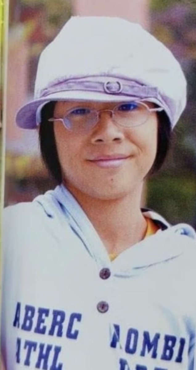 Yumeoottei's tweet photo. @RoseInWanderla1 @oliverbrown_tel Lin yu ting is a woman.
This is the photo of Lin yu ting's childhood. Why you can talk nonsense like that? https://t.co/fTiDW7BSjx