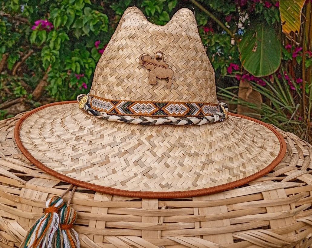 ¿Sabías qué al adquirir artesanía venezolana, no solo te llevas una pieza única, sino que también contribuyes a preservar nuestras tradiciones culturales?

Así es, la artesanía venezolana, encierra un tesoro invaluable que nace en las diferentes comunidades de nuestro país.