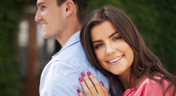 إن المرأة 💕 تفضل بدل الرجل الجميل الرجل الذي يجعلها الأجمل…،