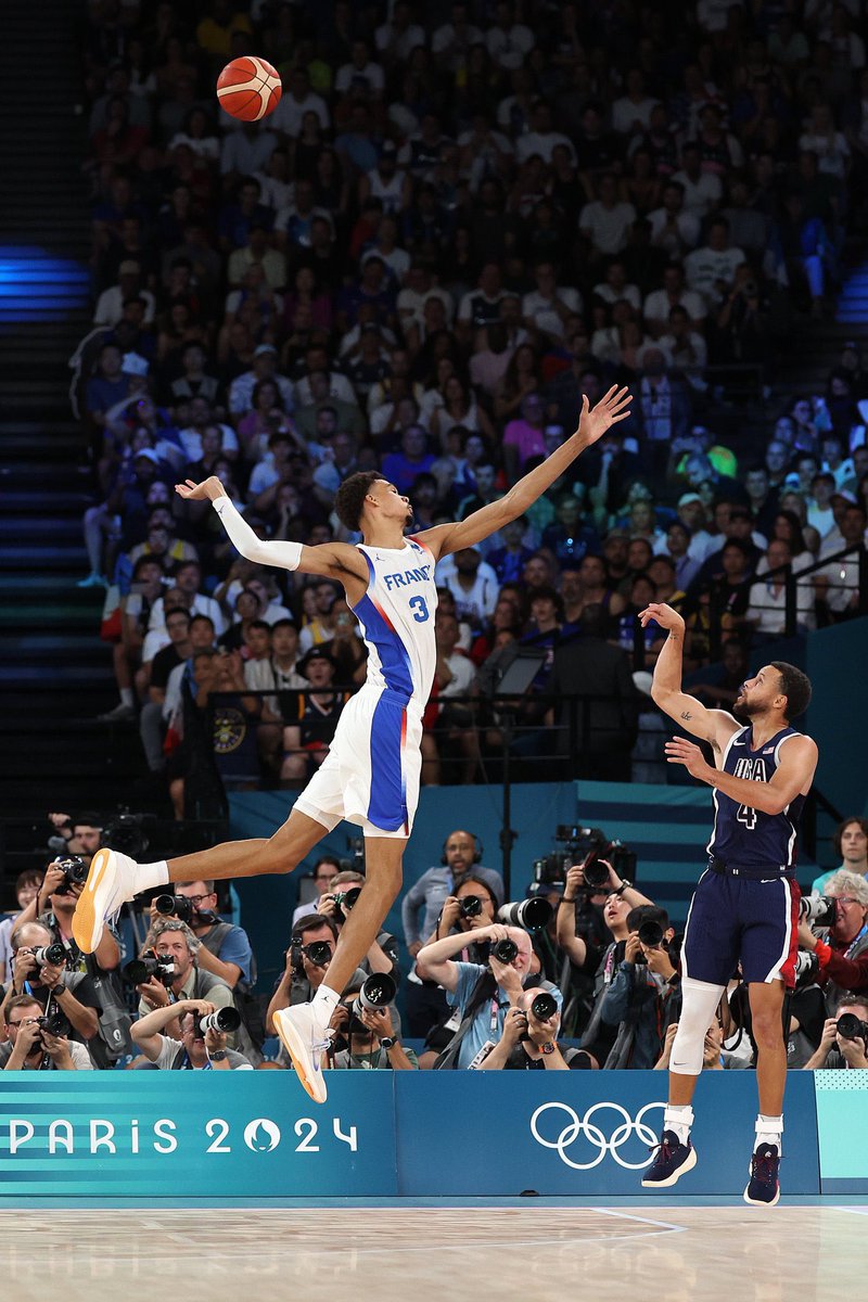demas6Basket's tweet photo. Esta foto define la final olímpica entre USA y Francia

(📸: Ezra Shaw) https://t.co/vCliamE81u