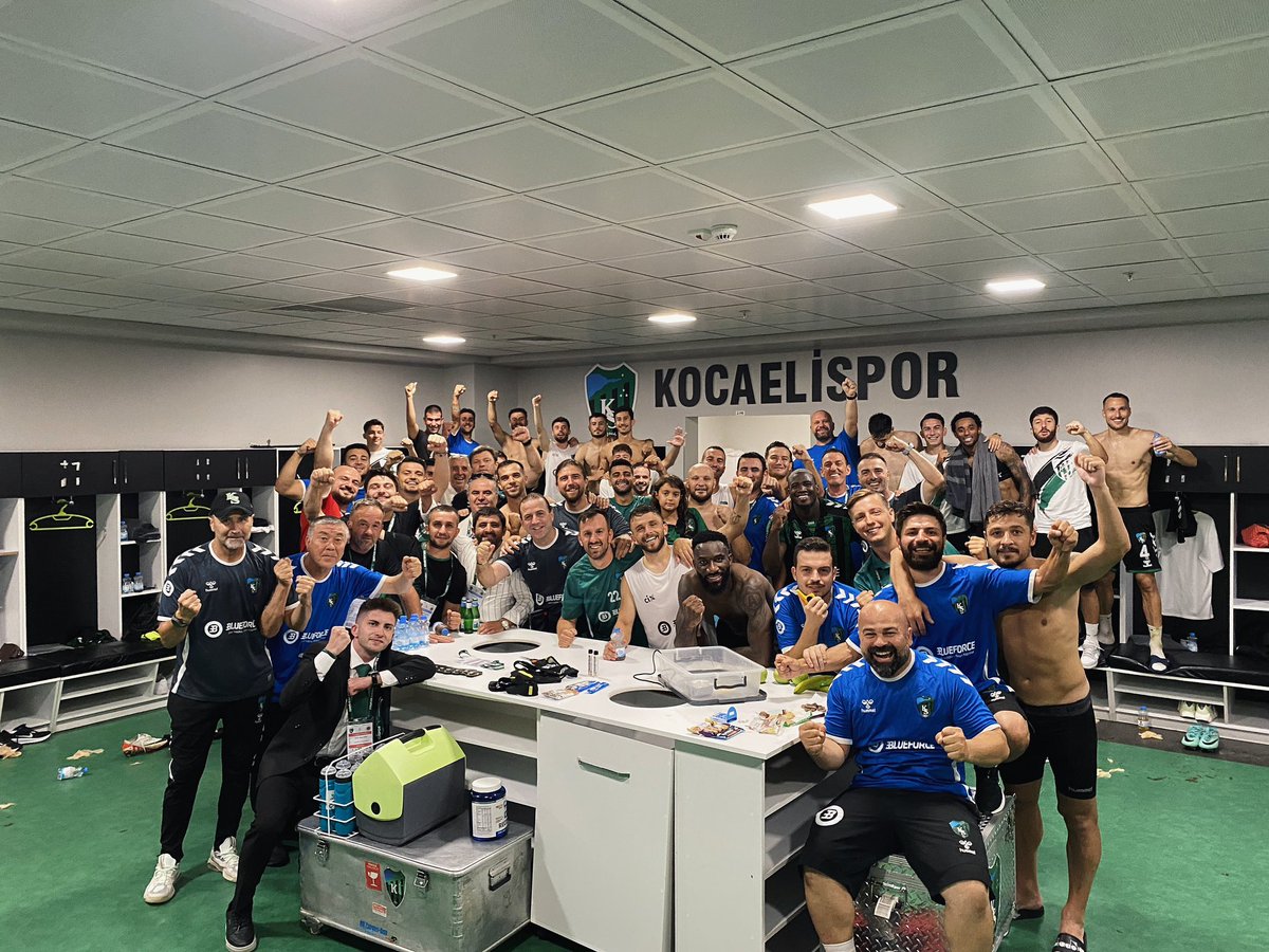 📸 Kocaelispor'un galibiyet pozu.