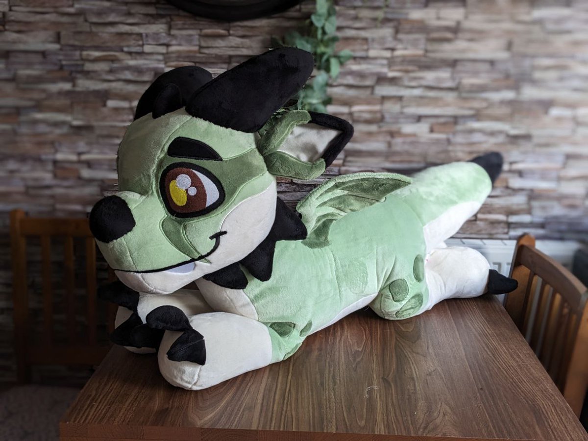 Sewpoke_'s tweet photo. Due to a cancelation I got space for a couple large/one extra large plush for completion in time for Christmas!

Wanna treat yourself? 👀

Form 🔗 in bio. ONLY large/extra large open rn sorry! https://t.co/XxcUEmJOCv