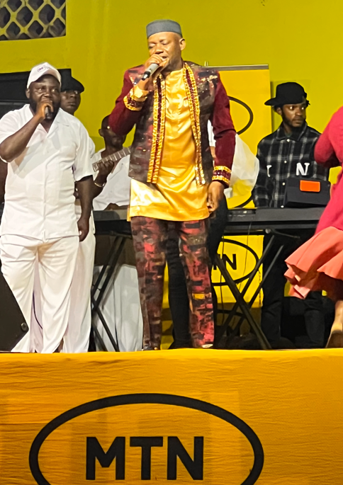 And now, the man of the hour... <a href="/HajjiHaruna/">Hajji Haruna mubiru</a> live at Colline Hotel - Mukono. You can dial *170*15# to download his music. #SupportingUgMusic #MTNCallerTunez