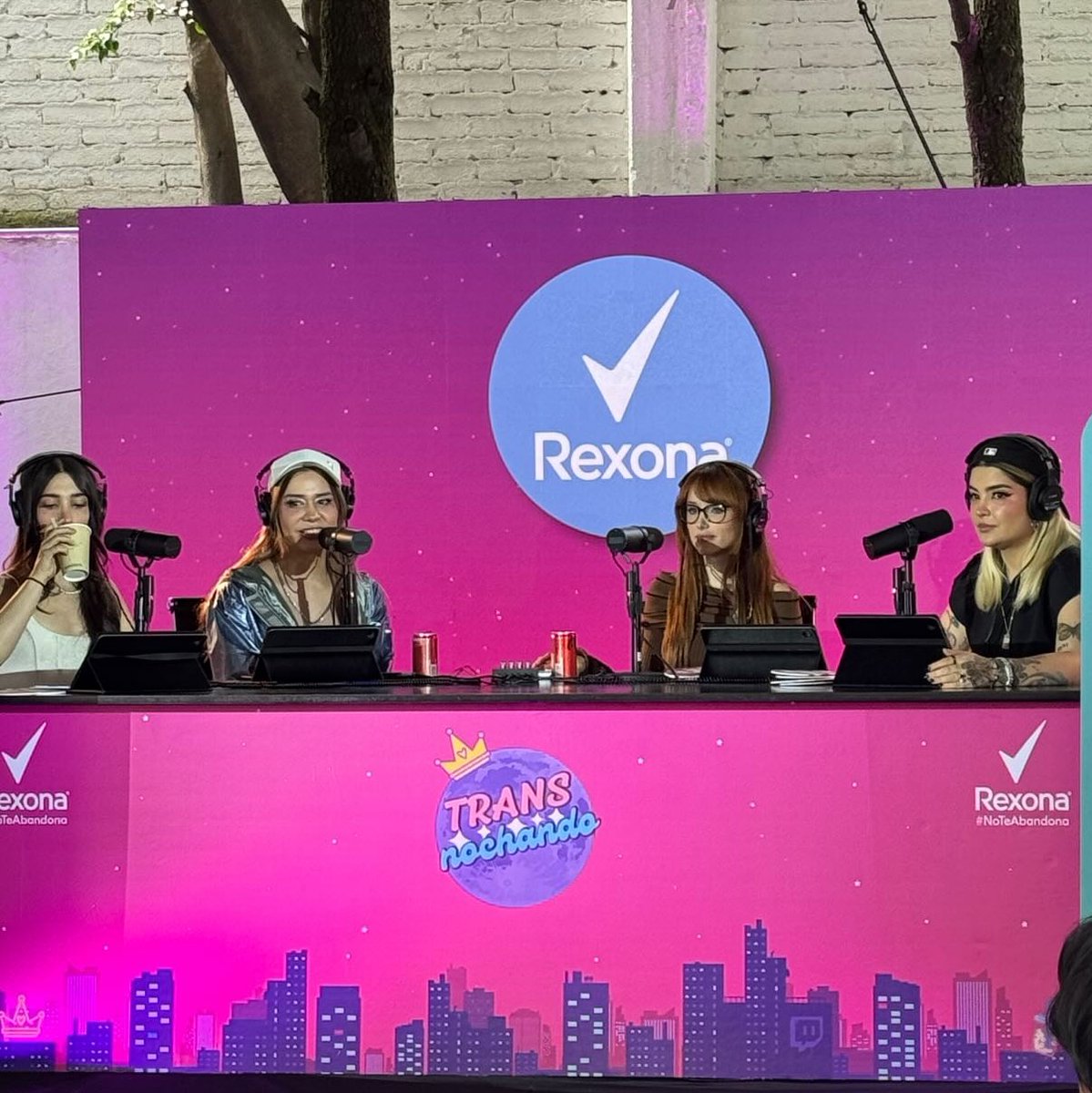 MollyUpdate_'s tweet photo. 📸 | Molly, Nezumi, Patty y Capri en el set de #Transnochando x Rexona 💕 https://t.co/mrkRlZbxoO