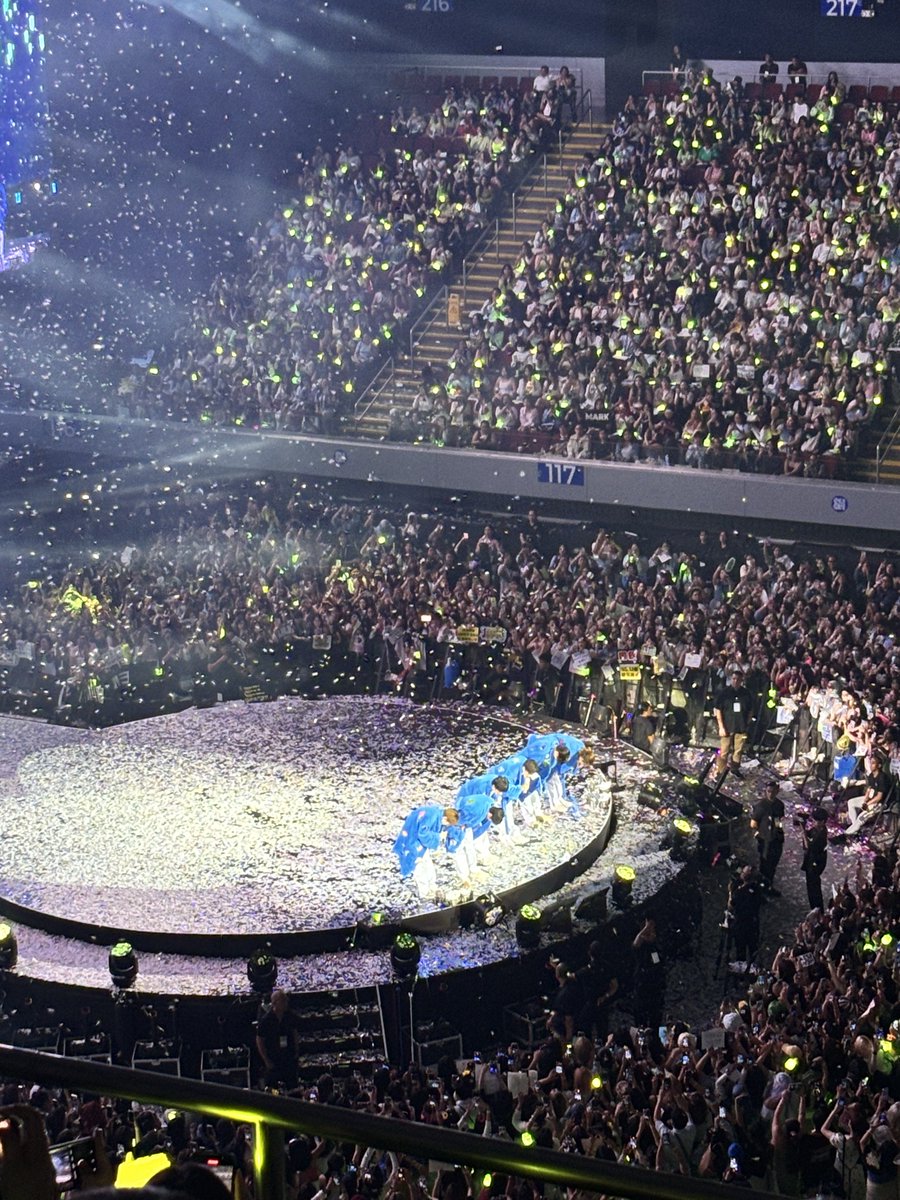 simpforlees's tweet photo. thank you for another dreamful night, @NCTsmtown_DREAM 🩵 manifesting to finally see 7dream on tds4 🥹 i love you forever, my dreamies!! 

#THEDREAMSHOW3_in_MANILA 
#NCTDREAM_THEDREAMSHOW3_in_MNL https://t.co/4IdpSd662f