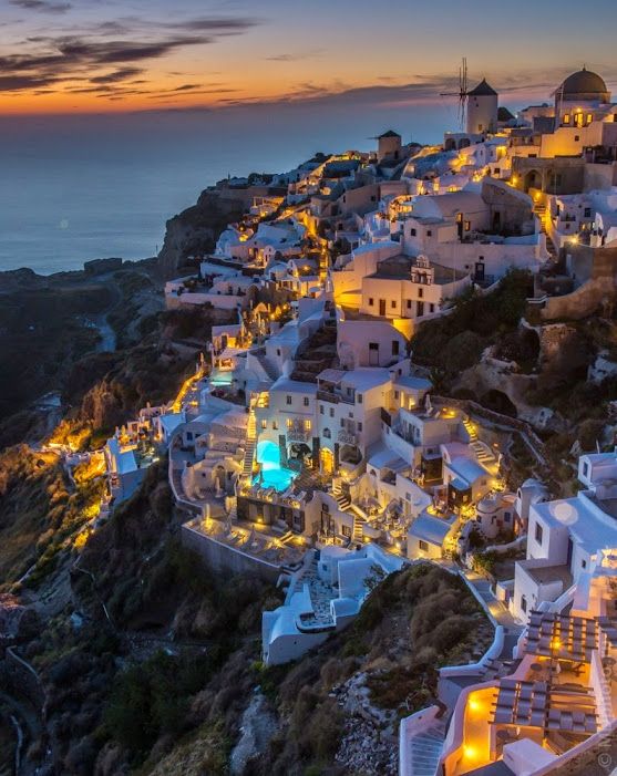 LessWT77's tweet image. Enjoy the breathtaking views of Santorini in Greece! 🌅 The sunset is incredible and so are the resorts! Why not pamper yourself? 🌊 #Santorini #TravelGreece #SunsetViews #Relaxation #ExploreMore