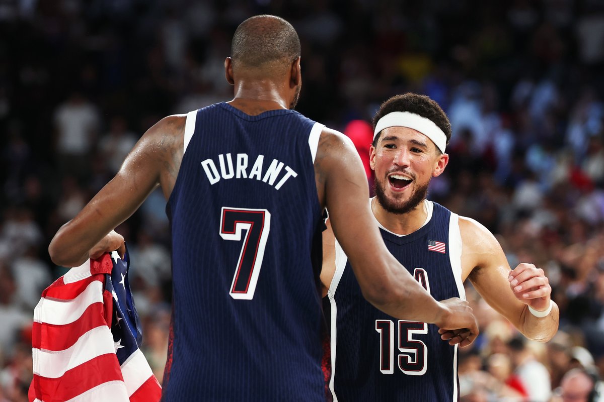 Suns's tweet photo. Bringing a couple gold medals home to the desert!

🥇🇺🇸 https://t.co/An6K0lBVcT