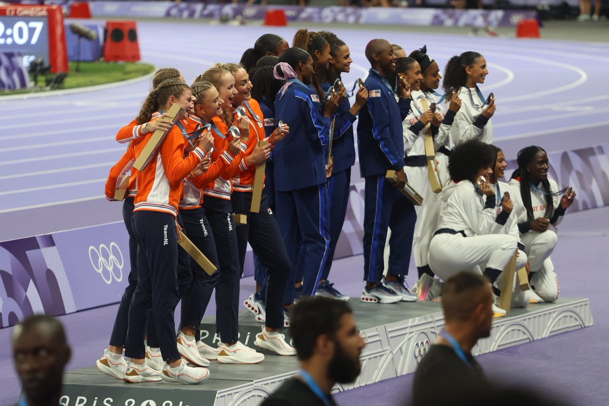 Atletiek Live (@atletieklive) on Twitter photo Z I L V E R ๐ฅ DAMES 4 X 400M
TEAM NEDERLAND ๐ณ๐ฑ
LIEKE KLAVER
CATHELIJN PEETERS
<a href="/lisannedewitte/">Lisanne de Witte</a>
FEMKE BOL
OLYMPISCHE SPELEN - PARIJS ๐จ๐ต Z I L V E R ๐ฅ DAMES 4 X 400M
TEAM NEDERLAND ๐ณ๐ฑ
LIEKE KLAVER
CATHELIJN PEETERS
<a href="/lisannedewitte/">Lisanne de Witte</a>
FEMKE BOL
OLYMPISCHE SPELEN - PARIJS ๐จ๐ต