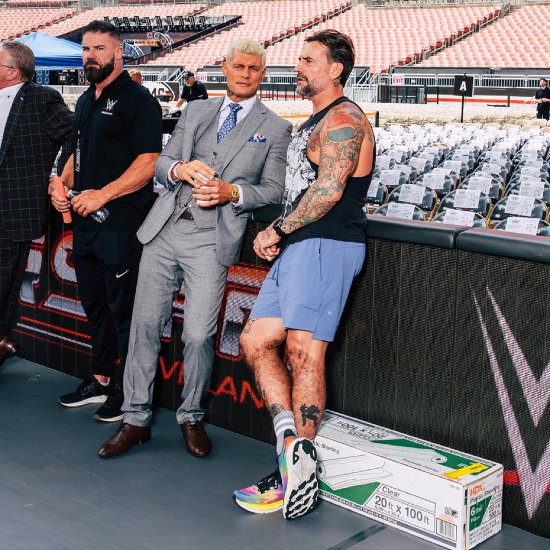 AlwaysAVoice's tweet image. Three legends. One room.