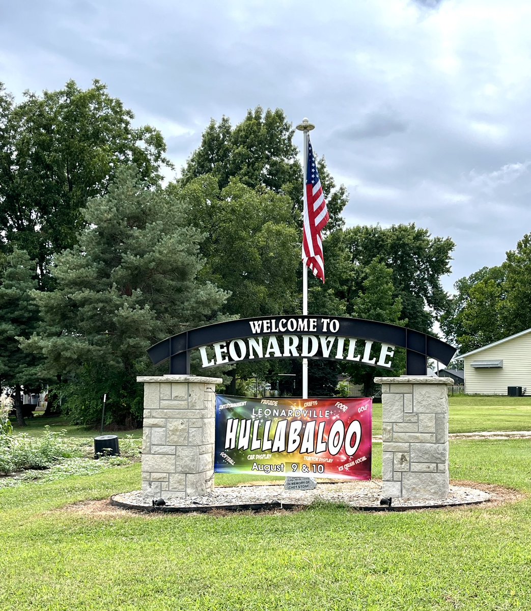 UshaReddiKS's tweet photo. Leonardville PRIDE Hullabaloo Parade was a blast! #leonardvilleKs #community #family #fun #local #parade https://t.co/Gb6uxKLwTx