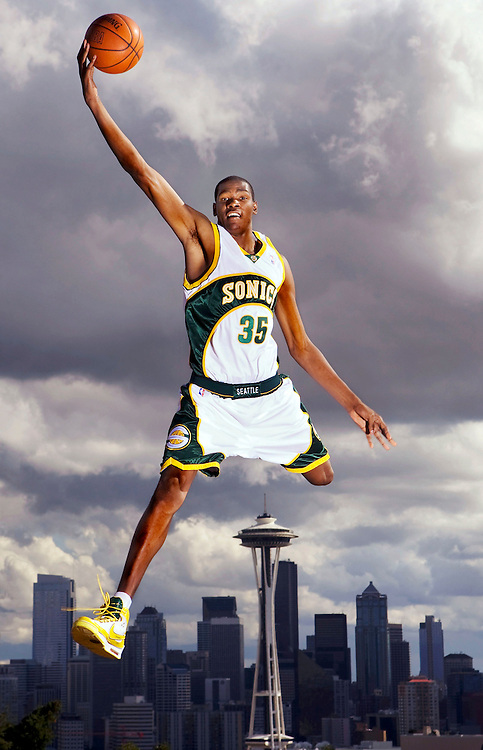 SeattleSonics's tweet photo. (green &amp;) gold always looks incredible on the most decorated USA basketball player of all-time

Congratulations, @KDTrey5 + Team USA! https://t.co/X5VDmyIl3Y