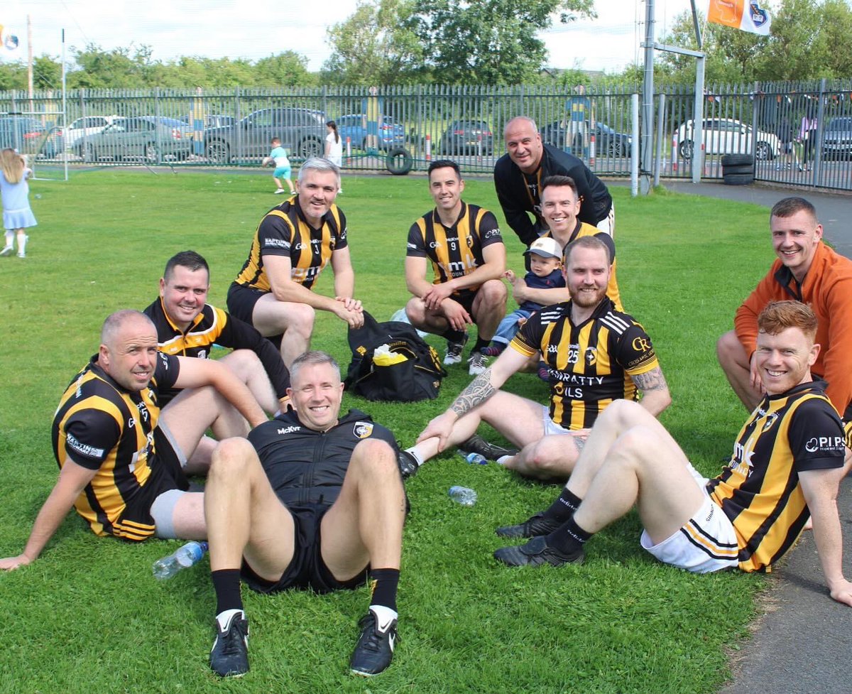 crossrangers's tweet image. ⚫️🟠Rangers ‘Dads &amp;amp; Lads’ team @SilverbridgeGAA 
⭐️The Finnegan boys with President, Jarlath.
CareFor Caolan 
@officialgaa 
#stringer