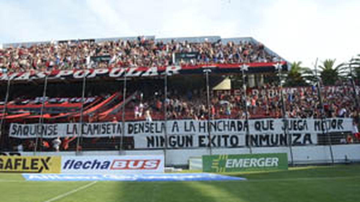 Newells te quiero, antes de ser parlante yo me muero!
Estos jugadores no nos representan y el amor a este club no tiene nada que ver con los fracasados que visten  la camiseta en la cancha!