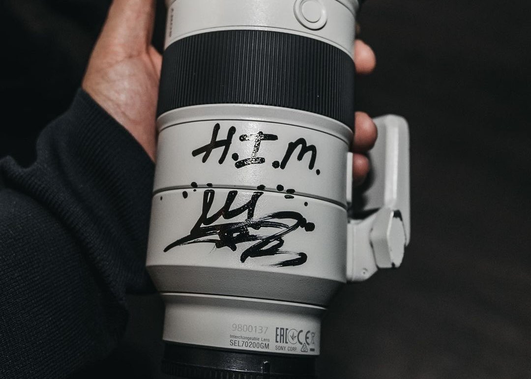 The Collectibles Guru (@ericwhiteback) on Twitter photo ๐๐๐ ๐ฌ๐ข๐จ ๐๐ก๐ข๐ช: Klutch photographer, <a href="/graydientLA/">graydientvisuals</a>, had the honor of capturing LeBron James' record-breaking performance as he passed Kareem Abdul-Jabbar on the NBA's all-time scoring list last season.
After the game, he was able to have LeBron SIGN the actual lens the ๐๐๐ ๐ฌ๐ข๐จ ๐๐ก๐ข๐ช: Klutch photographer, <a href="/graydientLA/">graydientvisuals</a>, had the honor of capturing LeBron James' record-breaking performance as he passed Kareem Abdul-Jabbar on the NBA's all-time scoring list last season.
After the game, he was able to have LeBron SIGN the actual lens the