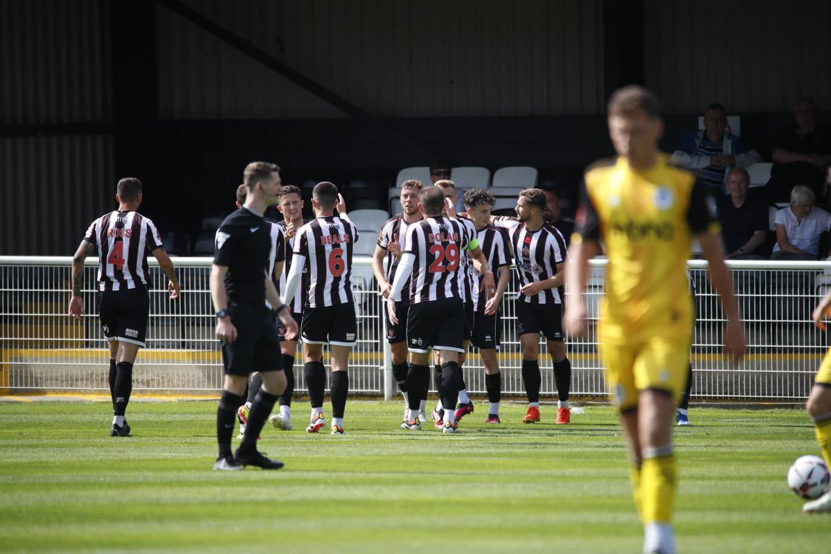 MarkSimpson1980's tweet image. What a start to the season! 

The lads were superb today and thoroughly deserved the win. 

Loved being back on the commentary and watching proper football again.

Great work from all staff at club too to host a successful opening matchday.

#Moors