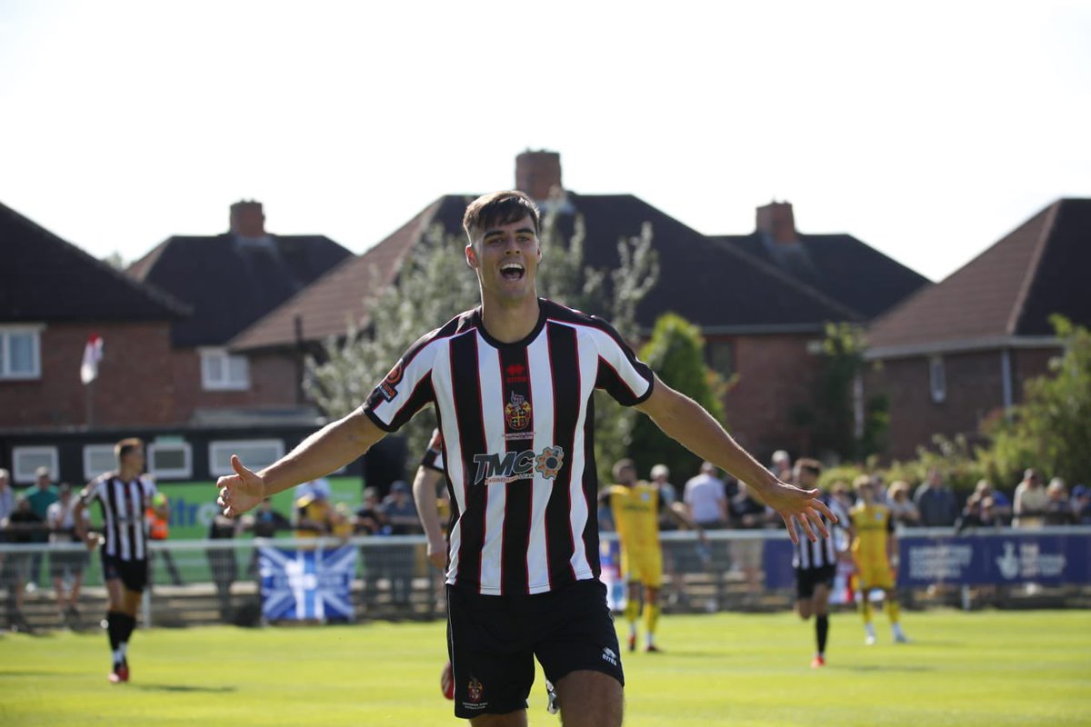 MarkSimpson1980's tweet image. What a start to the season! 

The lads were superb today and thoroughly deserved the win. 

Loved being back on the commentary and watching proper football again.

Great work from all staff at club too to host a successful opening matchday.

#Moors