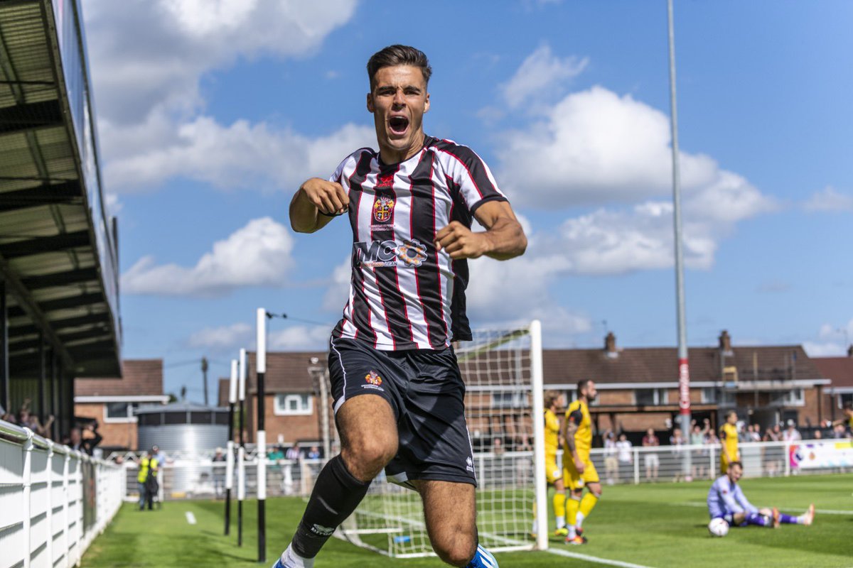 MarkSimpson1980's tweet image. What a start to the season! 

The lads were superb today and thoroughly deserved the win. 

Loved being back on the commentary and watching proper football again.

Great work from all staff at club too to host a successful opening matchday.

#Moors