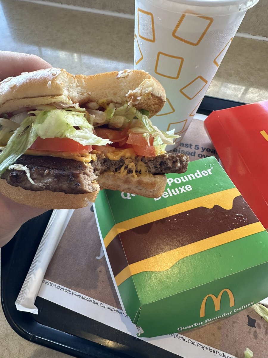 Oh dear <a href="/maccas/">McDonald's Australia</a> a #quarterpounderDELUXE ….. that beef patty was NOT a quarter pounder #notHappy