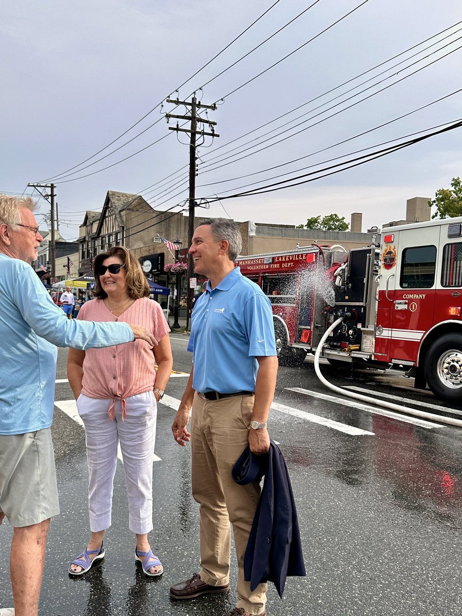 If you haven’t stopped by already this summer, let this be your reminder that Manhasset Al Fresco is tomorrow! Just a good time with good people, live music, supporting our local businesses, giveaways and more. You don’t want to miss it! ☀️ 🎶