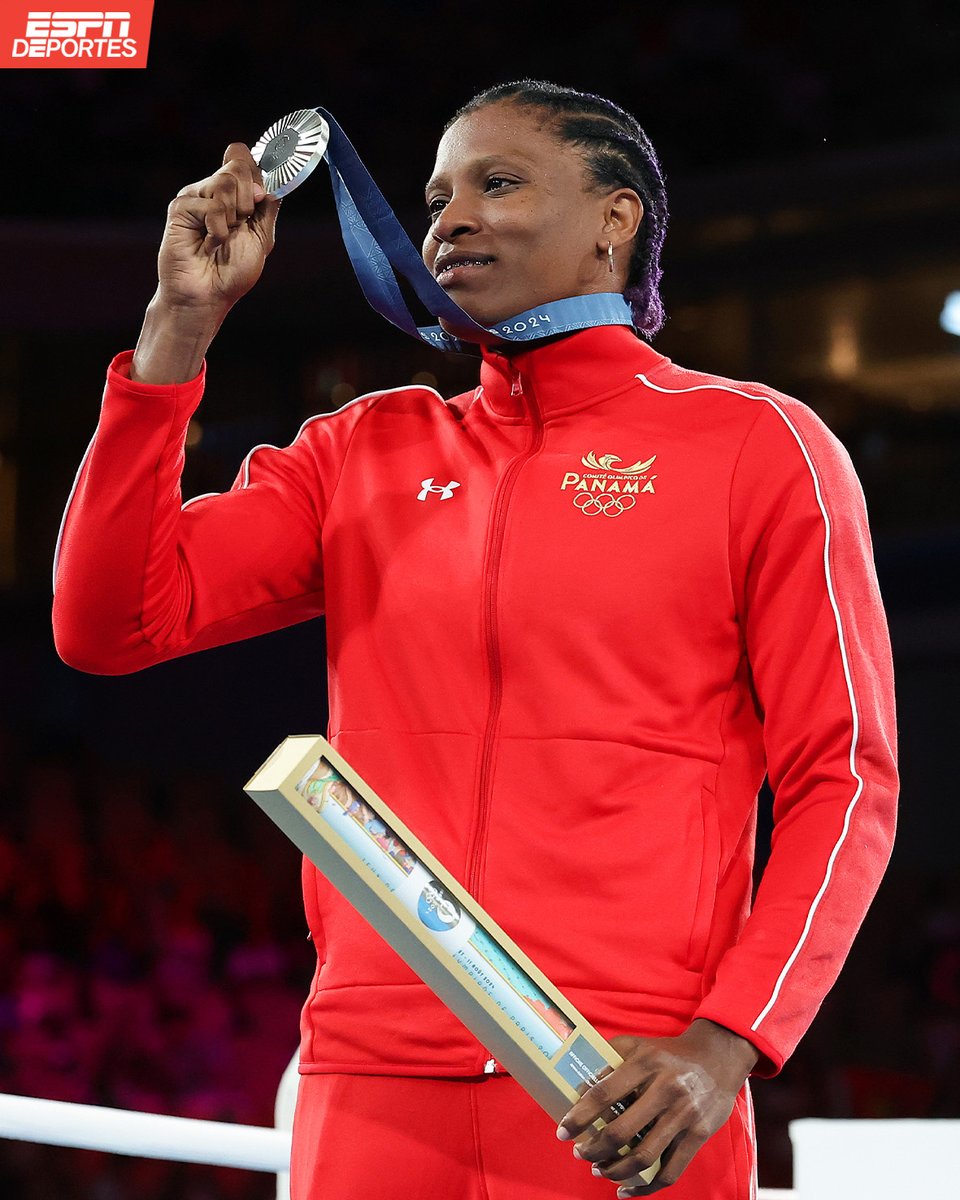 ESPNDeportes's tweet image. Atheyna Bylon ganó plata en #boxeo en la categoría de los 75 kilogramos. 🥊 

HISTORIA: Es la primera mujer de Panamá en ganar una medalla en #JuegosOlímpicos 🇵🇦 

👉 spr.ly/6016YaVhK