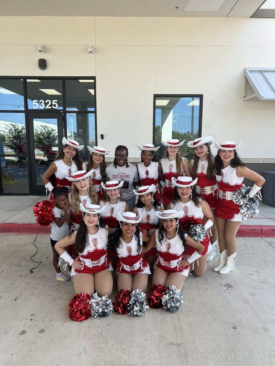 taftsladytrack's tweet photo. Had fun with @THSHighsteppers kicking off the Back to School bash with Ivy Kids. https://t.co/RkfxAZ9i3d