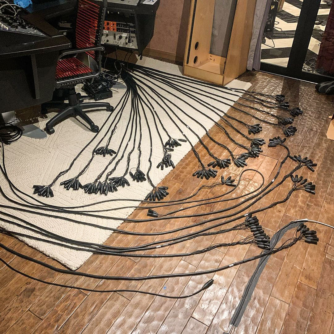 Avid's tweet image. 🐍 Snakes in the studio
📷 instagr.am/audio_percepti…

#wiring #musicproduction #studio #snakes #tech #recordingstudio #cables