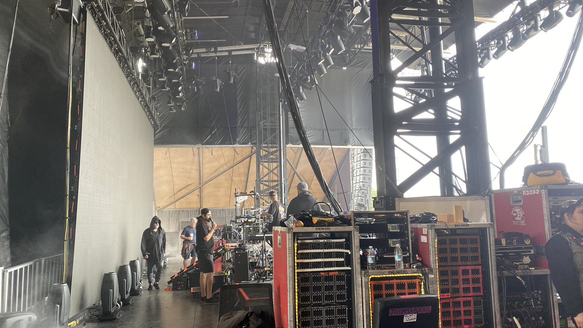 Pitbull be on shortly