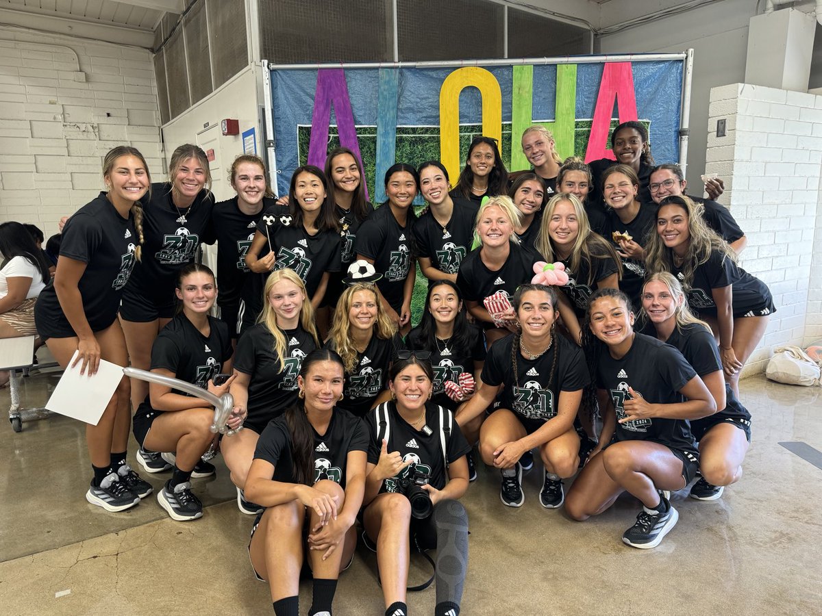 MicheleBud's tweet photo. Had a great time this morning interacting with our fans at the ⁦@AYSO_Soccer⁩ meet and greet!  #EveryonePlays #GoBows #SISTAHHOOD https://t.co/UJ0p9Z69x4