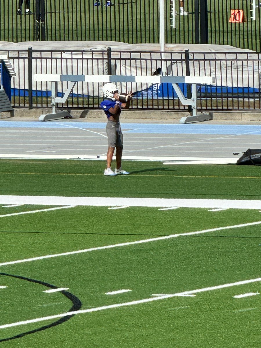 james_char3973's tweet image. Blue vs White game today
#development #6thgrader #highschoolfootball 
@IMGAFootball @IMGAcademy @CoachDennisIMG @Coach_Demory