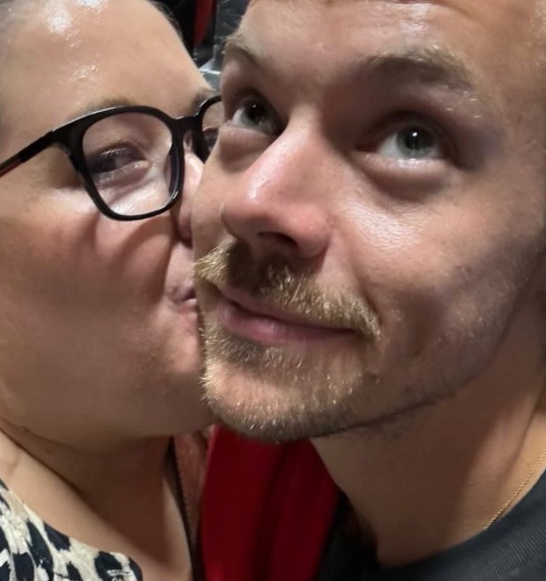 hsdaily's tweet photo. Harry and James Corden’s sister at the Old Vic Theatre in London - August 10 (via ruth_corden) https://t.co/CZxoDC7Rkt