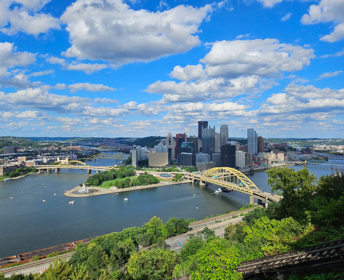 After living in Pittsburgh for almost one year, finally visited the incline view point.