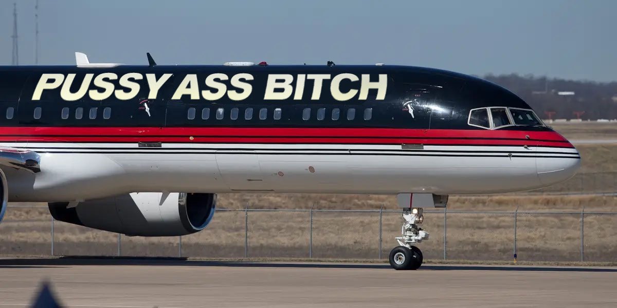 AesPolitics1's tweet photo. Trump’s plane. https://t.co/ygR11dOBSz