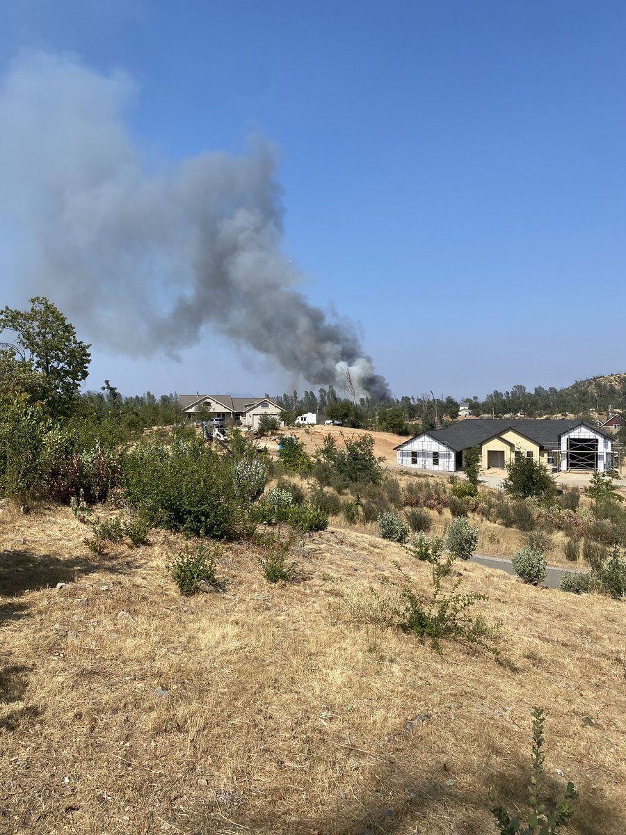 ReddingNative's tweet photo. #lowerfire Was inside my house, heard a boom, went outside and saw this. https://t.co/IaN1NUvplV