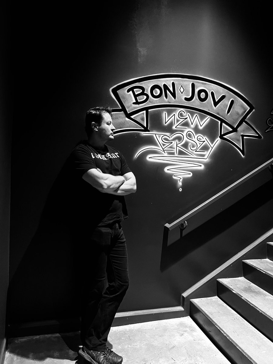 vh2_eugene's tweet image. I have travelled thousands of miles from Mexico City to Nashville, just to be here at #jbjs @BonJovi bar. I am always for you. @jonbonjovi ‼️
