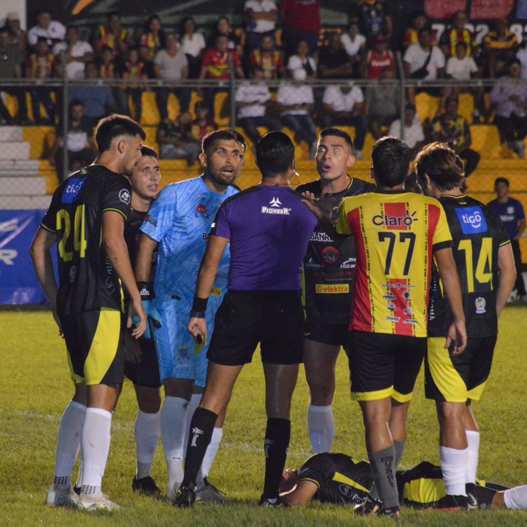 aficionx's tweet photo. Finaliza el primer tiempo

ZACAPA 0 - 0 XINABAJUL https://t.co/r1xUV6B5nD