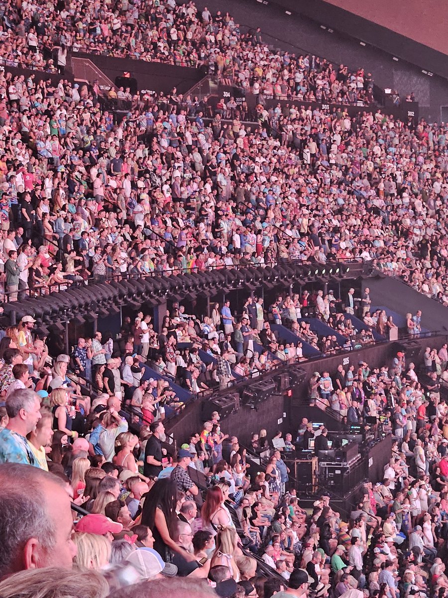 Concert_People's tweet image. suites are jammed packed 
#DeadForever #FinalWeekend ✌️⚡️💀🥀🎶 🪩💃✨️🔮🫶