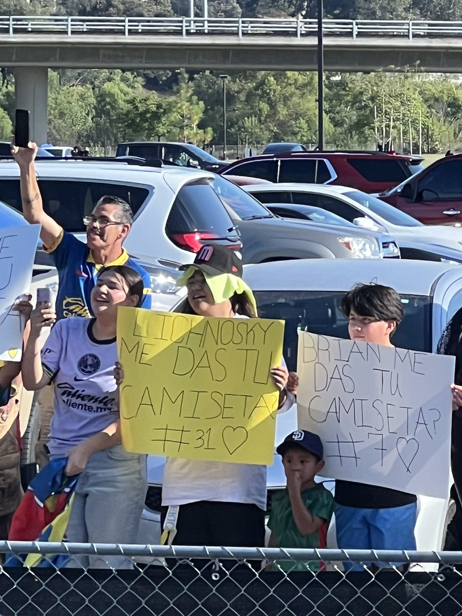 Gran victoria el día de ayer. Que bueno que ya no paramos de jugar para seguir afinando 🔥⚽️🦅  No la encontré al final 🥹