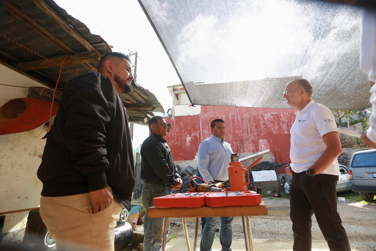 SEDESUQro's tweet photo. En nuestra gira por la Sierra Gorda Queretana, visitamos a beneficiarios del programa #PROFORE, empresarios que crean oportunidades de empleo en su comunidad a través de los apoyos que hacen crecer sus negocios. #CONTIGO https://t.co/WsNQ3buIu2