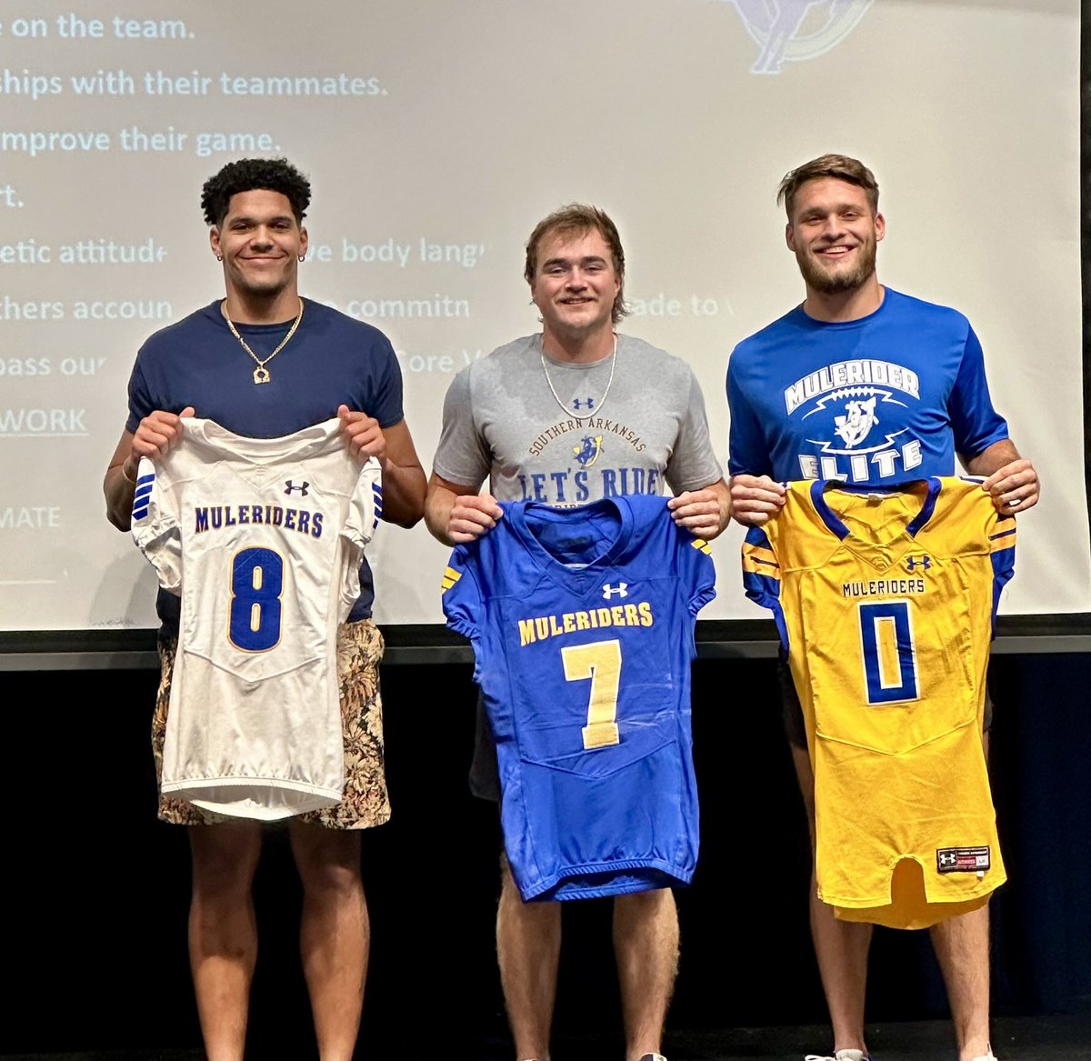 The TRADITION continues!! Congrats to <a href="/MatthewWhitten8/">Matthew Whitten</a> voted the <a href="/SAUFootball/">Mulerider Football</a> 2024 ULTIMATE TEAMMATE!! Also big congrats to <a href="/DawsonScott19/">Dawson Scott</a> &amp; <a href="/cole_willas/">Cole Williams</a> who were voted by their team along with Matt to represent the #870 this fall!! #ArkLaTexU #BlueCollar #LetsRide 🤙🏇