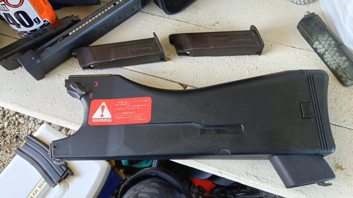 EndGai's tweet image. 本日はテンコーにて出撃中！暑い
持って来ました！タニオコバ vp70
だが！当たらない、でもバースト楽しい〜☀
#サバゲ
#タニオコバ 
#vp70