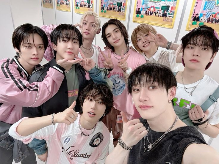 dennlvscb's tweet photo. ☆ : Chan(g)bin center os 🔞 – It's your birthday ⭑.ᐟ 

Es el cumpleaños de Ch4ngbin y todos le darán un caliente y sensual regalo. https://t.co/xjCB0euSGl