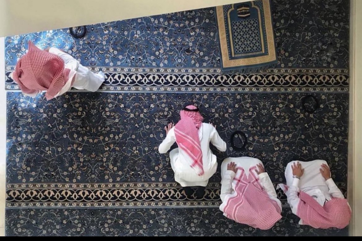 km_k201's tweet photo. ﴿يُدَبِّرُ الأَمْرَ مِنَ السَّمَاء إِلَى الأَرْضِ﴾ https://t.co/tDdYHNBeEb