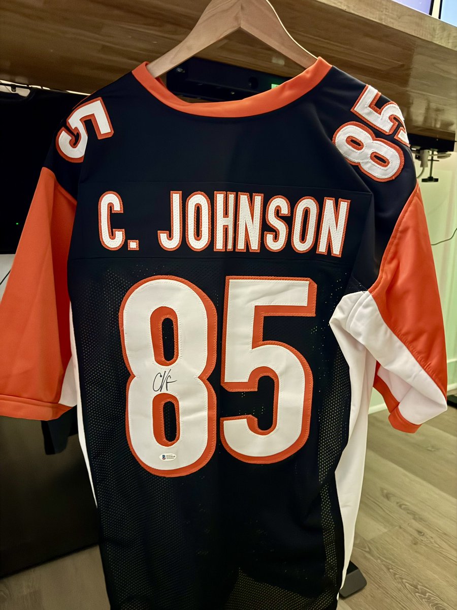 weej_lr's tweet image. I’m giving away 4 copies of Madden 25, AND each one will come with a SIGNED NFL Jersey

All you have to do to enter is follow me, retweet this post and comment your favorite team. Good luck🤝🫡