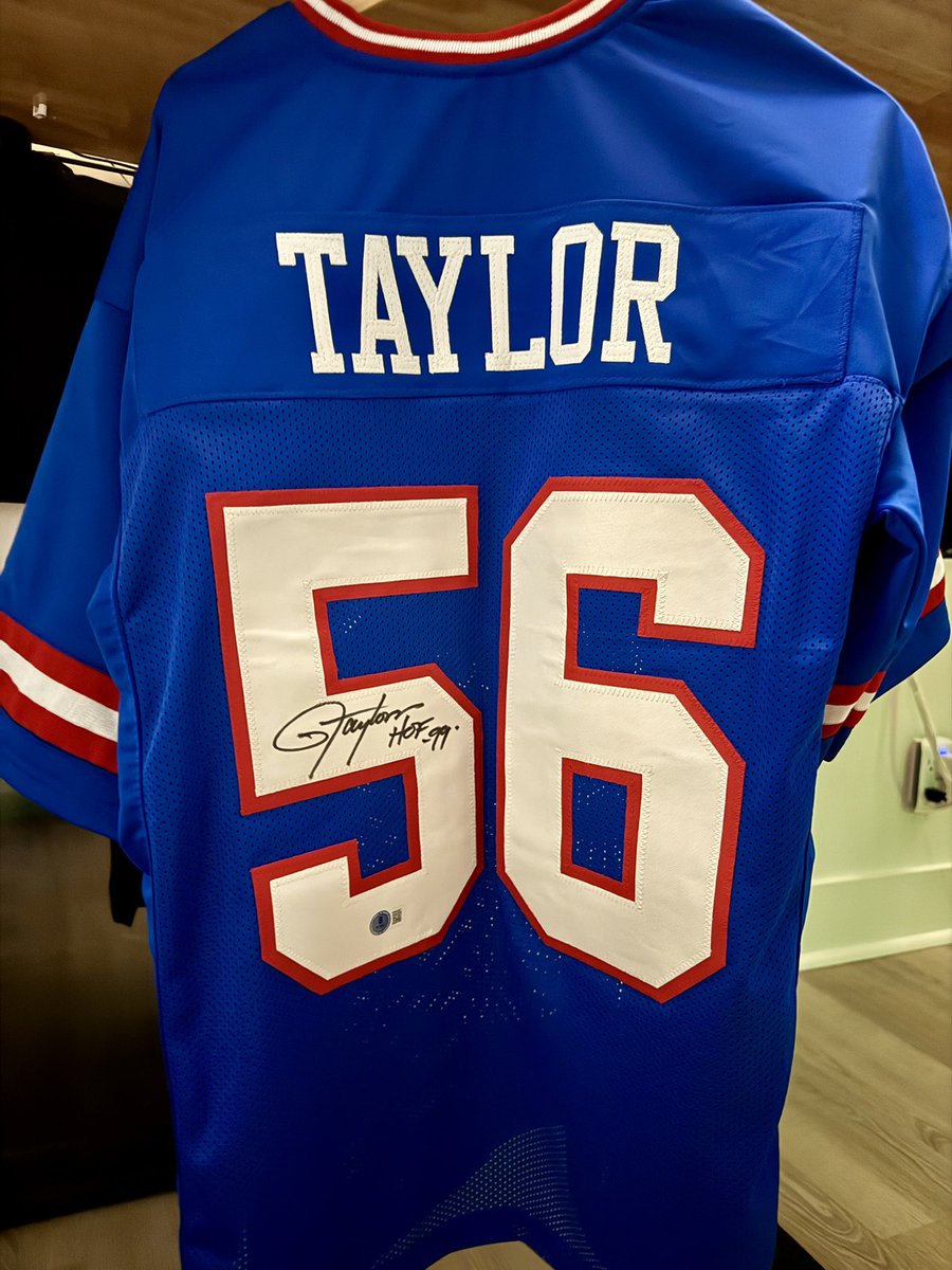 weej_lr's tweet image. I’m giving away 4 copies of Madden 25, AND each one will come with a SIGNED NFL Jersey

All you have to do to enter is follow me, retweet this post and comment your favorite team. Good luck🤝🫡