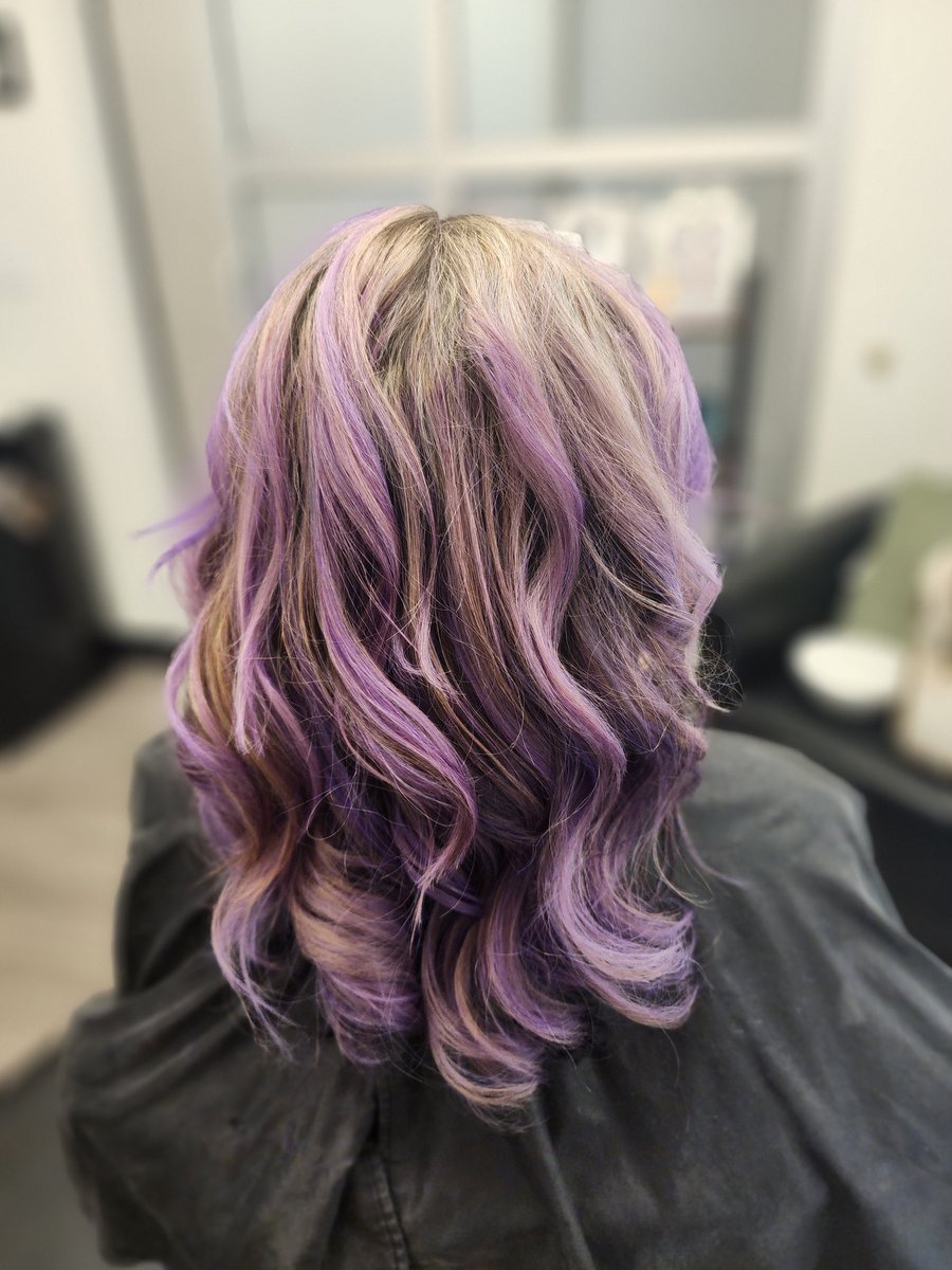 HairGayla's tweet photo. "Check out these stunning purple blonde highlights! This unique blend of cool blonde tones with vibrant purple adds dimension and a pop of color that's both bold and beautiful. Perfect for those looking to make a statement with their hair. 💜✨

#PurpleBlonde https://t.co/HPeasBOHMP