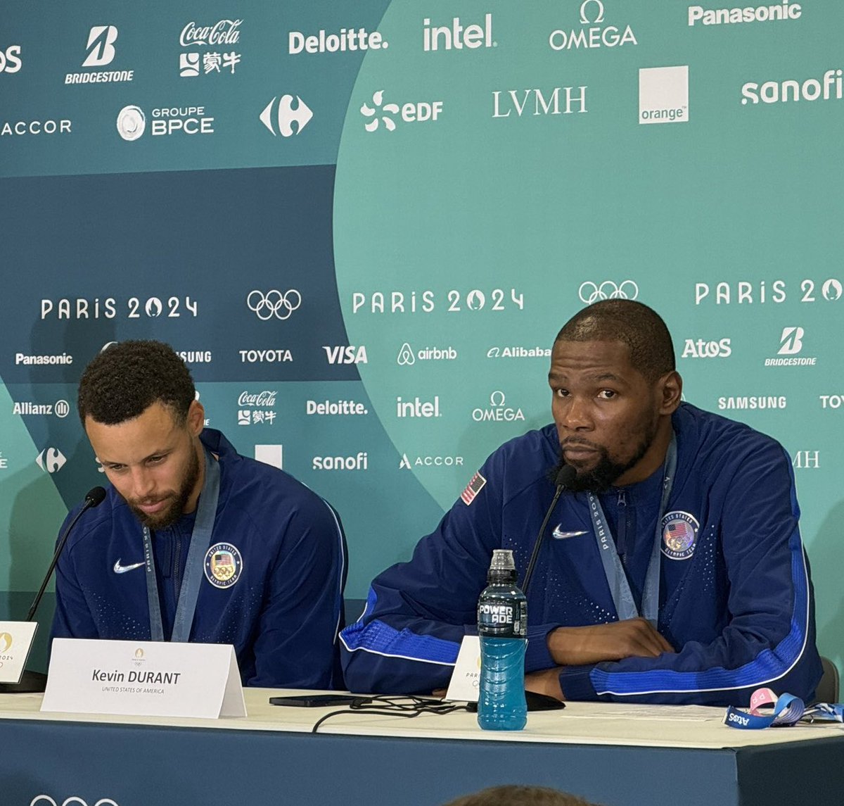 KDurant_FR's tweet photo. 🚨 Kevin Durant ne ferme pas la porte à une dernière danse aux Jeux olympiques de Los Angeles en 2028.

« On verra »

Une 5ème médaille… 👀 https://t.co/N8LKEP0htq