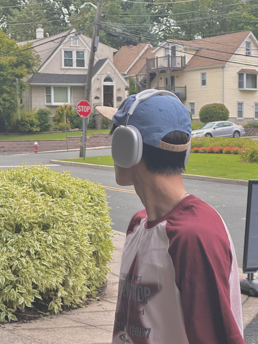 A Rainy Day in New York☔️

#EVNNE #이븐
#박한빈 #PARKHANBIN