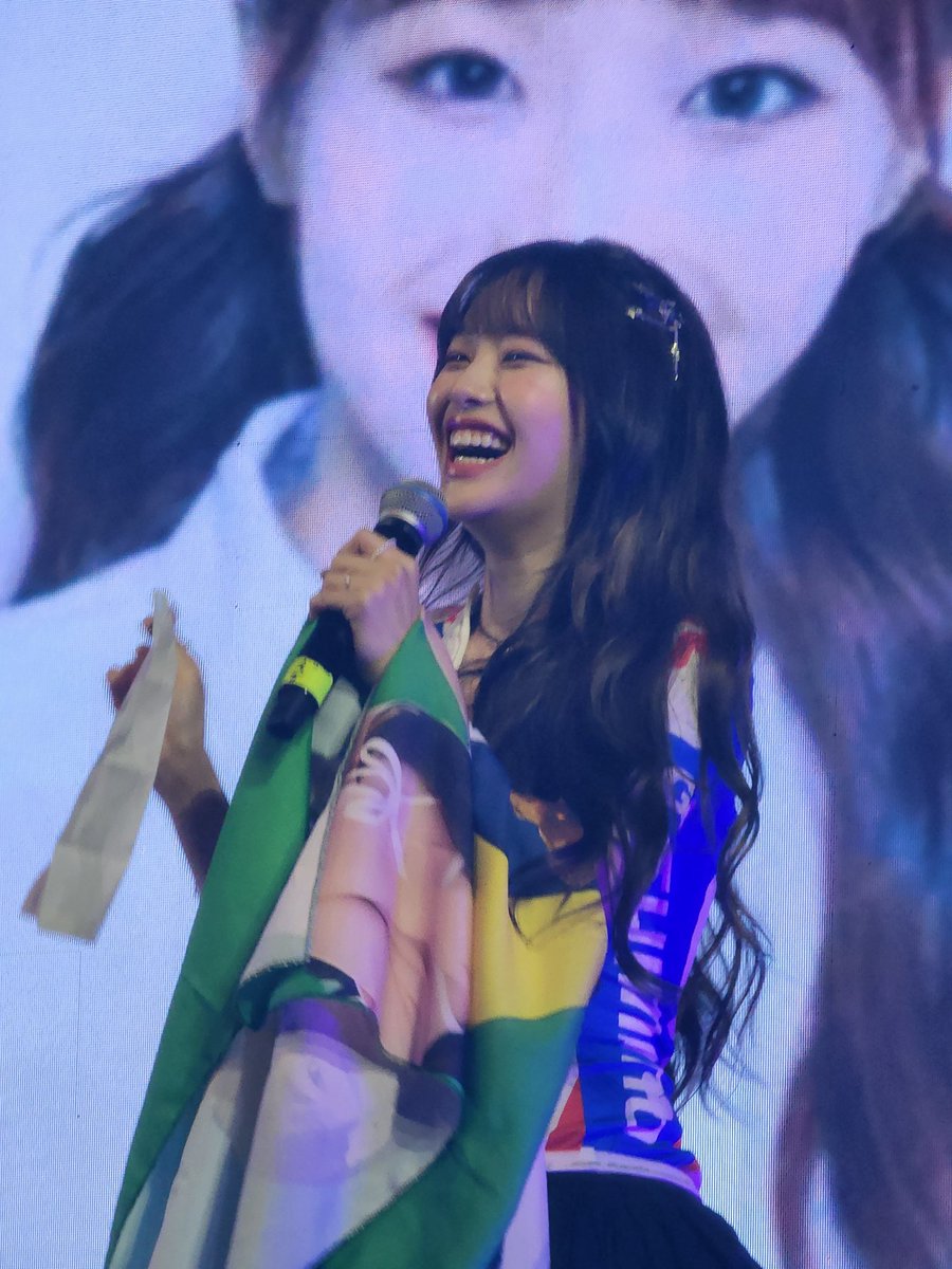 hhyeden's tweet photo. vSFF O VC JA VIU ESSA MULHER ? #CHUU #CHUUINAMERICA https://t.co/pgRDRdXdxg