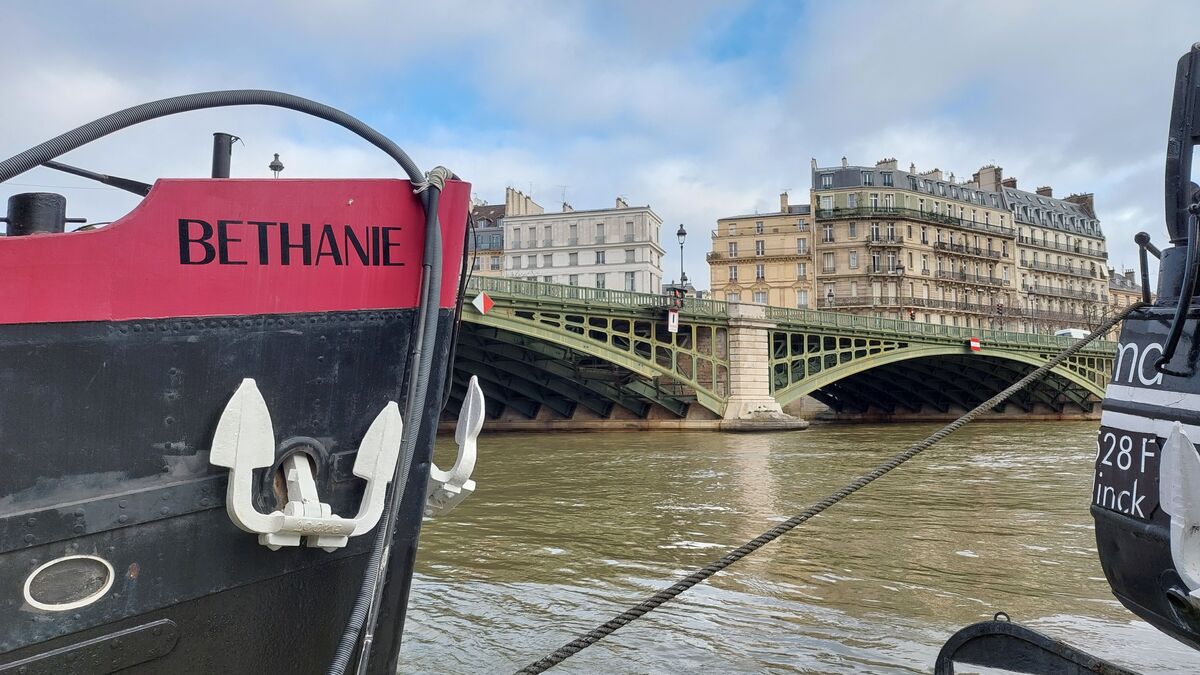 Wow, that bridge in Paris looks pretty messed up!  I saw pictures online and it's amazing how much damage a boat can do.  Hopefully they can fix it soon so people can cross safely again.  It's such an iconic landmark, I bet tourists are disappointed.