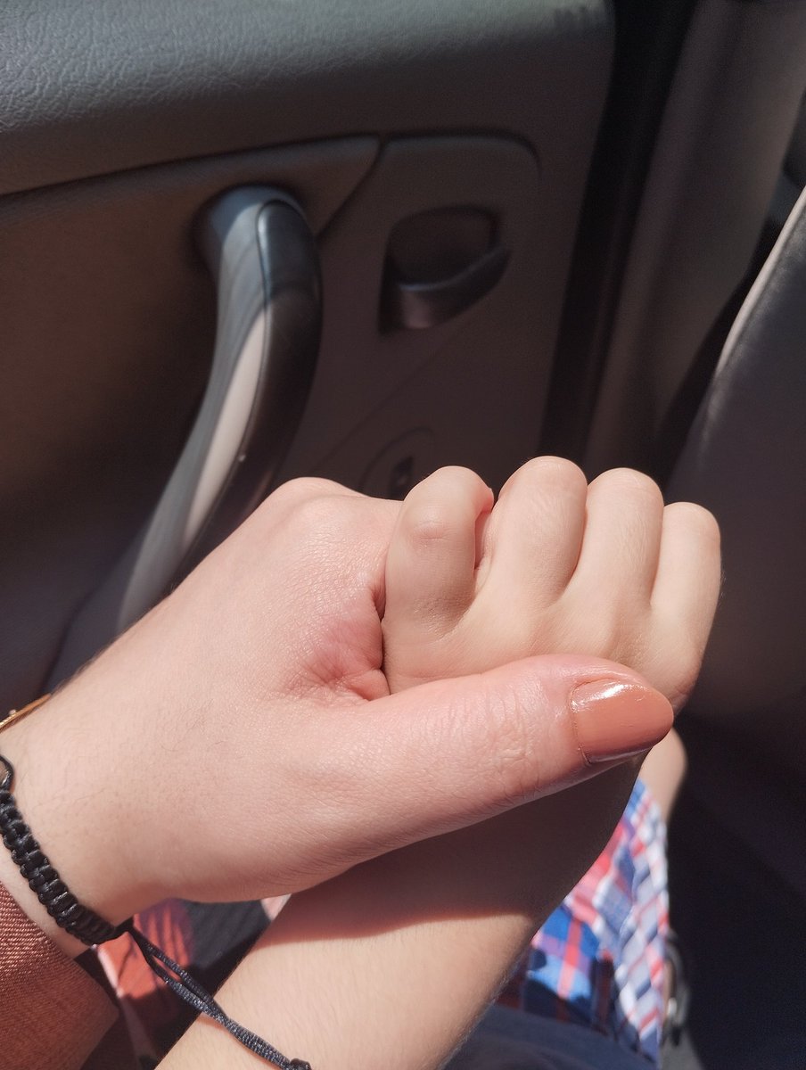 Senin minik ellerini severim annecim ❤️